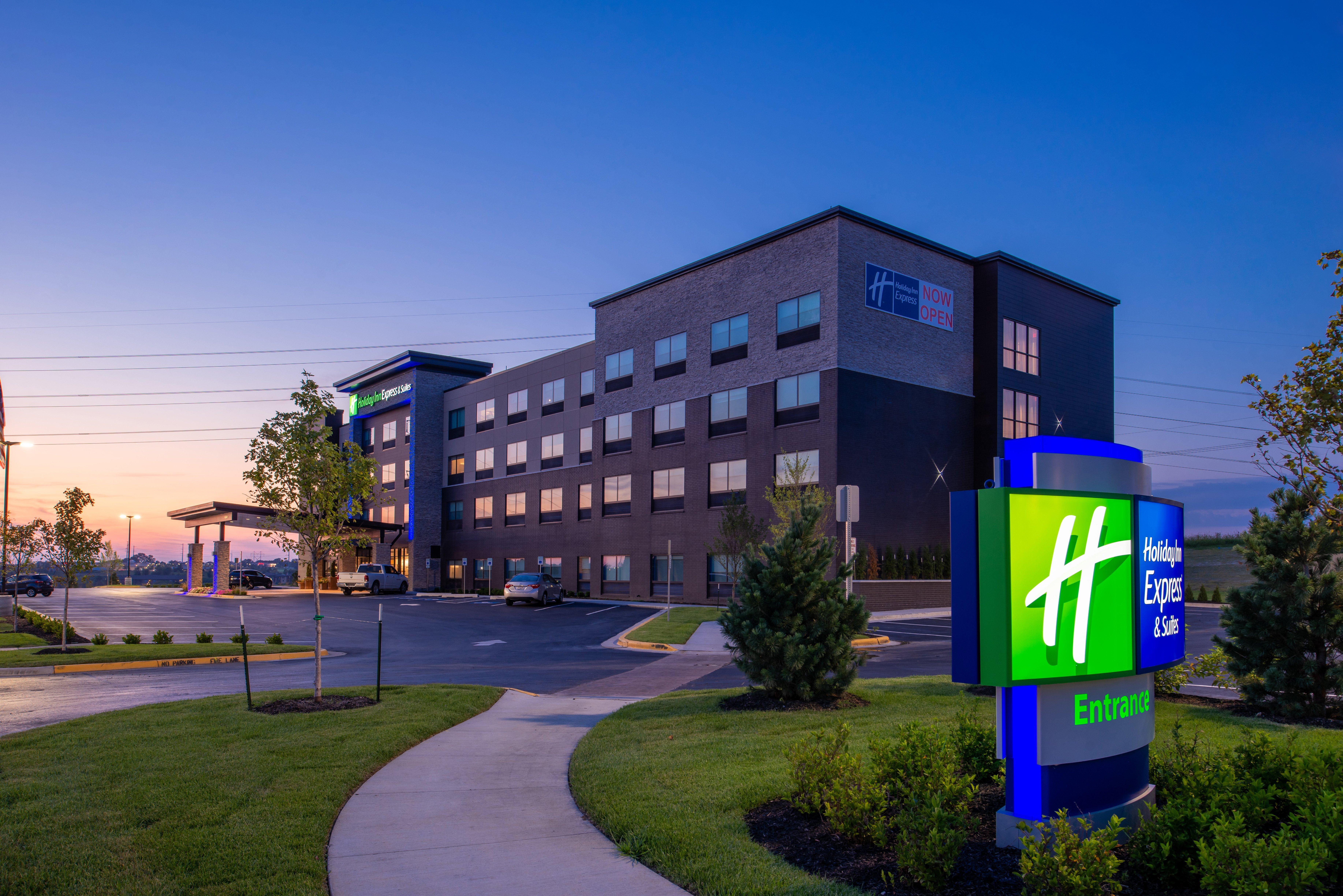Holiday Inn Express & Suites - Olathe West By Ihg Екстер'єр фото